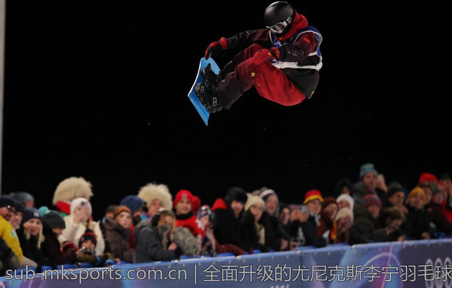 全面升级的尤尼克斯李宁羽毛球拍2026新品助你战胜对手